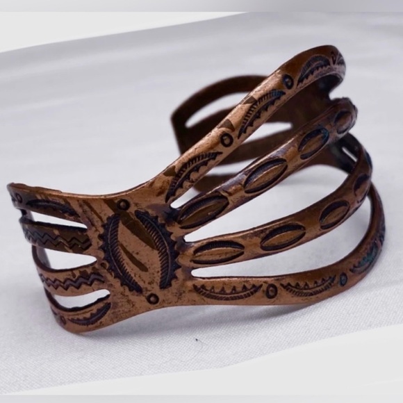 🥃 Signed, 1940s Old Pawn Vintage Navajo Stamped 💯 Copper Cuff - Picture 2 of 7